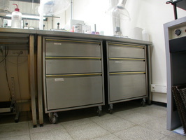 Chariots de rangement laboratoire